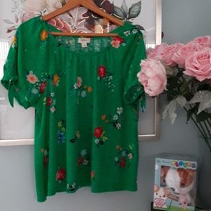 Style and Co kelly green floral tee top